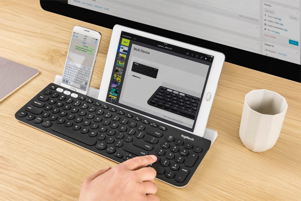 کیبورد بلوتوث Logitech K780